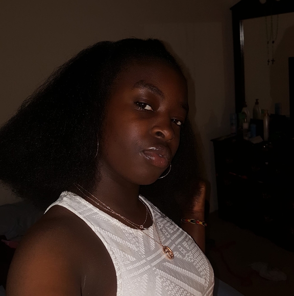 Catherine Zinabala - Poshmark Profile Picture of Catherine Zinabala (@czinabala) on Poshmark