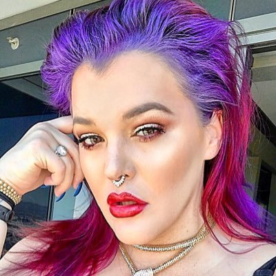 Profile Picture of Jessy Clark (@blushandboneMUA) on Twitter