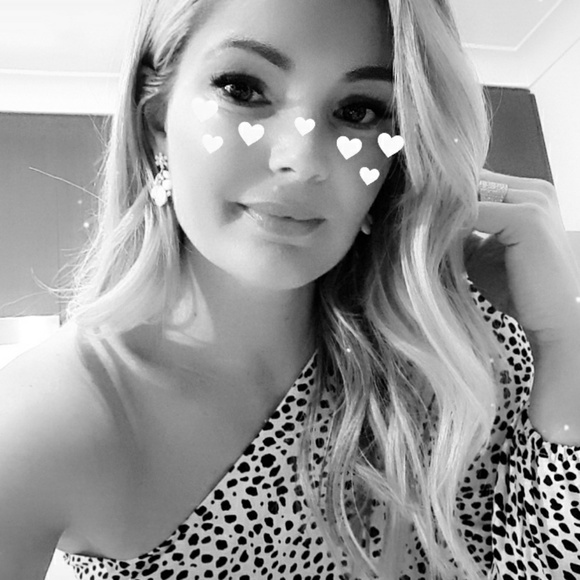 Profile Picture of Wendy Berndsen (@wendy_007) on Poshmark