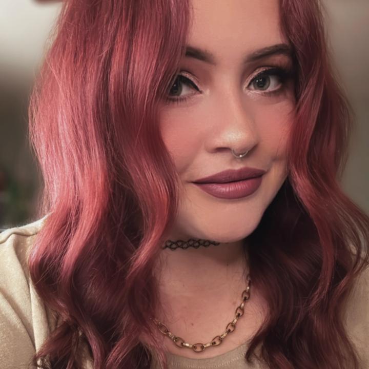 Profile Picture of   Imagine a restaurant... (@theresavandamstylist) on Tiktok