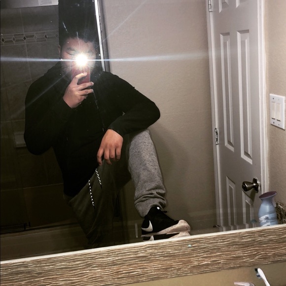 Profile Picture of Brandon Dinh (@brandon_dinh) on Poshmark
