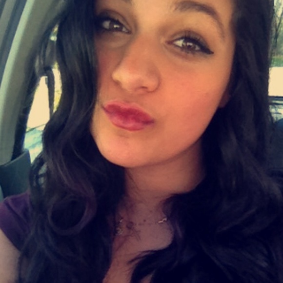 Profile Picture of Rebecca Dejohn (@becdeej) on Poshmark