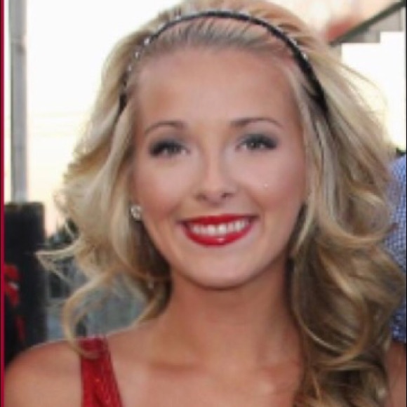 Profile Picture of Megan Potts (@meganpotts7) on Poshmark