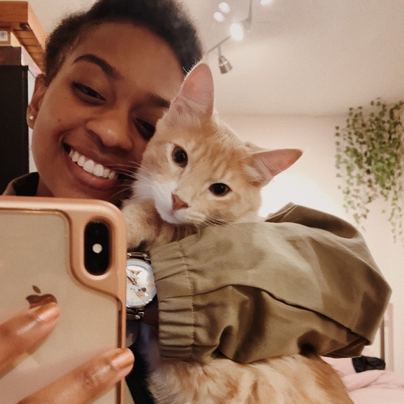 Profile Picture of Camillia Z (@camilliaz) on Poshmark