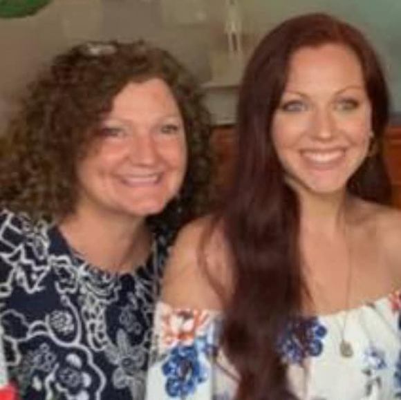 Profile Picture of Anne Toomey (@gotcolor) on Poshmark