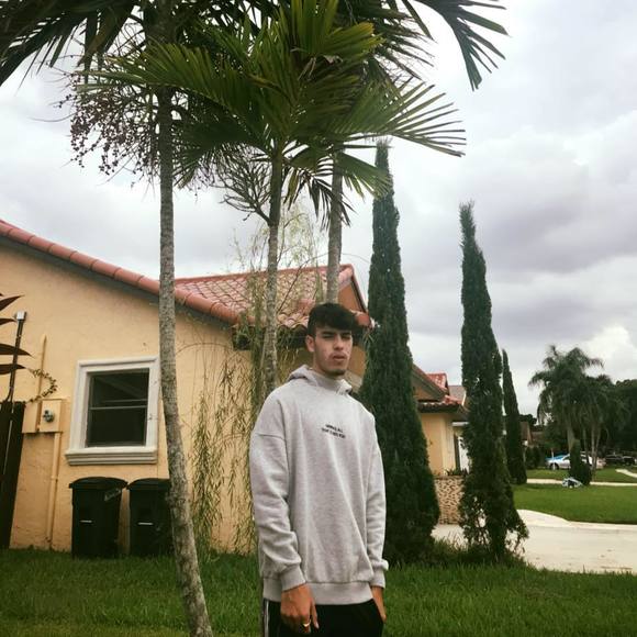 Profile Picture of Lucas Lopes (@lopes911) on Poshmark