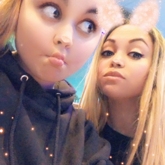 Profile Picture of Alexis Defibaugh (@alexisdefibaugh) on Poshmark