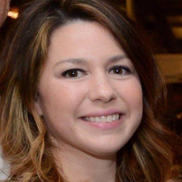 Profile Picture of Liz Ohliger (@lnsohliger) on Poshmark