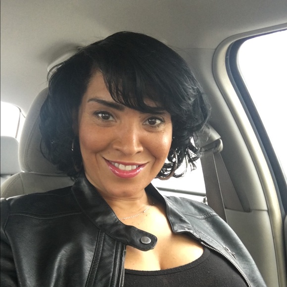 Profile Picture of Shurene Johnson (@shurenejohnson) on Poshmark