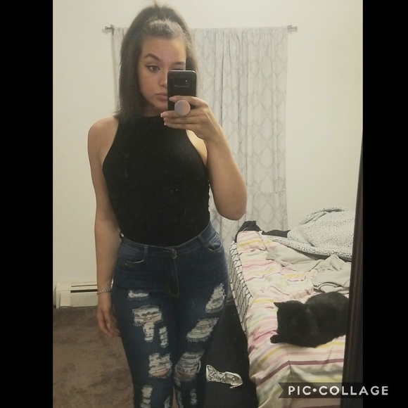 Monique Wise - Poshmark Profile Picture of Monique Wise (@moniquewise14) on Poshmark