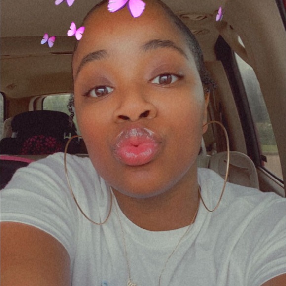 Profile Picture of Brandy Shields (@bran_284) on Poshmark