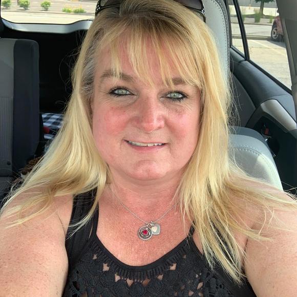 Mary Knittle - Poshmark Profile Picture of Mary Knittle (@mary357) on Poshmark