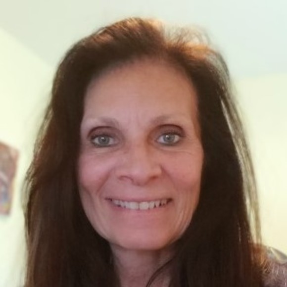 Profile Picture of Tina Glowatz (@tglowatz) on Poshmark