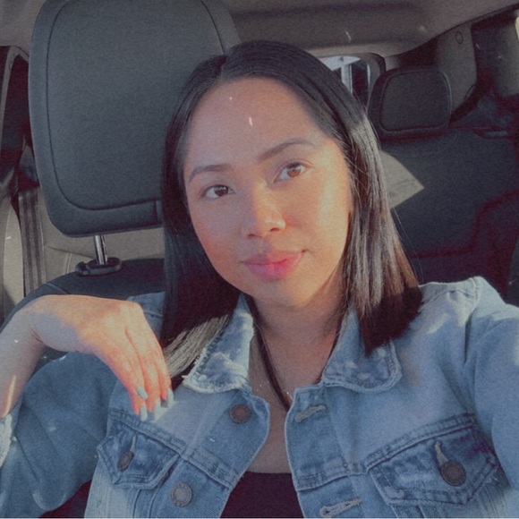 Profile Picture of Carmina Chumacera (@cchumacera) on Poshmark