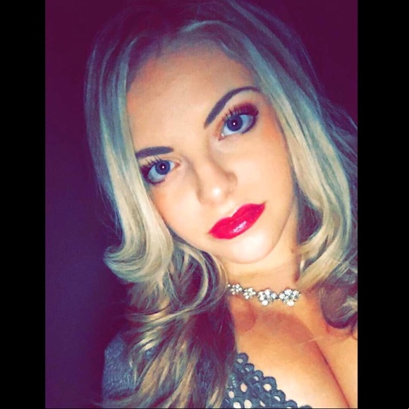 Profile Picture of Cassie Wolff (@cassiewolff21) on Poshmark