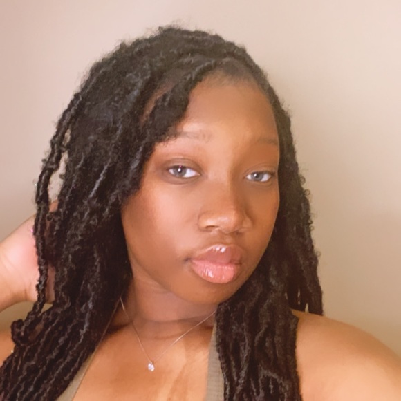 Profile Picture of Shakira Stiff (@shakira_stiff) on Poshmark