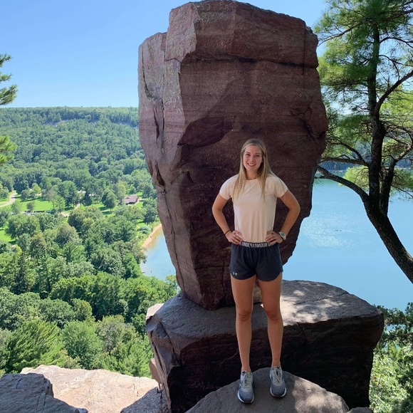 Profile Picture of Ashley Agrimson (@agrimsona) on Poshmark