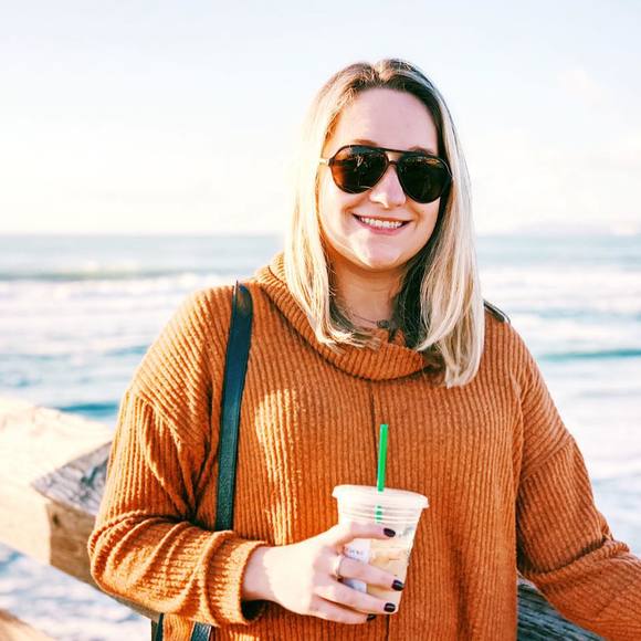 Profile Picture of Taylor Ivy (@taylorivy20) on Poshmark