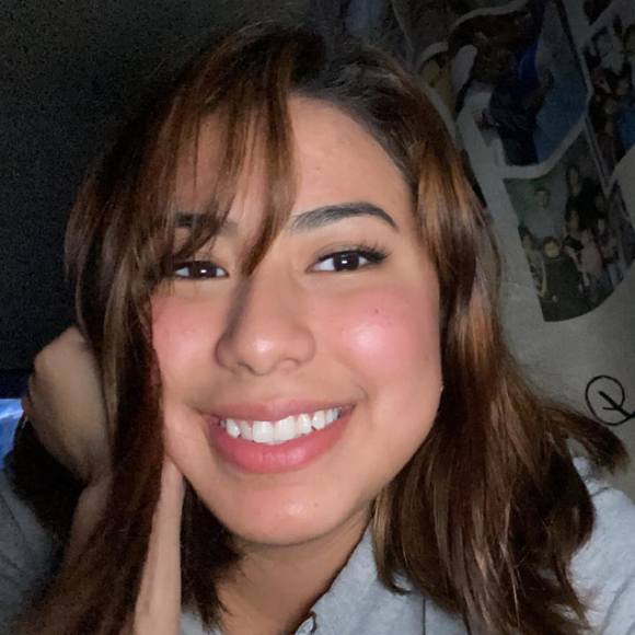 Profile Picture of Nadia Sinclair (@nadiasinclair) on Poshmark