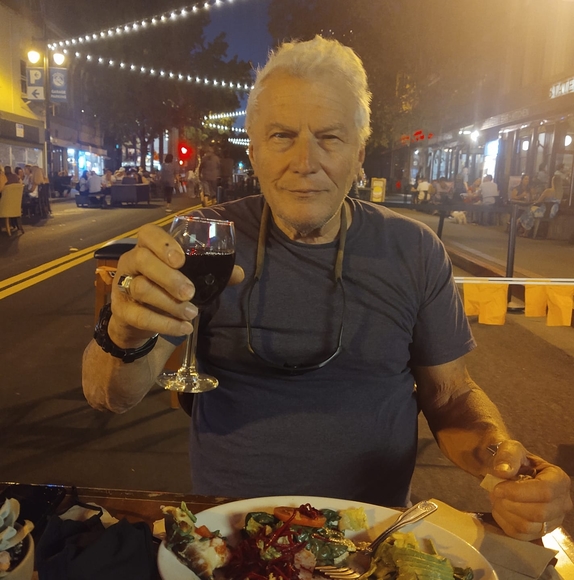 Profile Picture of Julia Larosa (@julialarosa1) on Poshmark