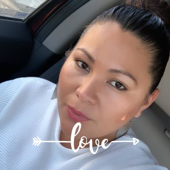 Profile Picture of Alvarez Mayra (@maylove09) on Poshmark