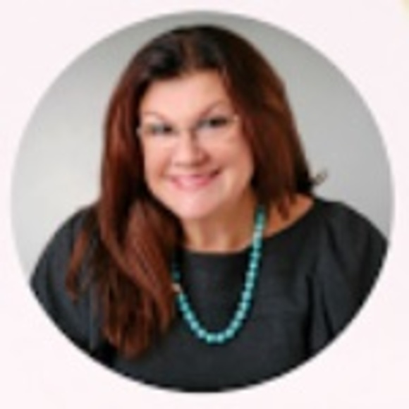 Profile Picture of Mydecoratingtips Marina goldberg (@mydecortips) on Poshmark