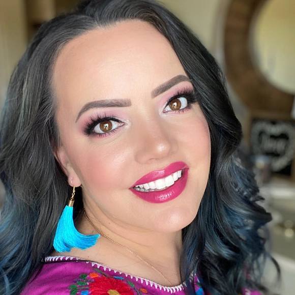 Profile Picture of Rebecca Schacherbauer (@mrsshock) on Poshmark