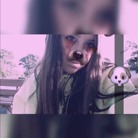 Profile Picture of Jillian Wise (@jillianchw) on Poshmark