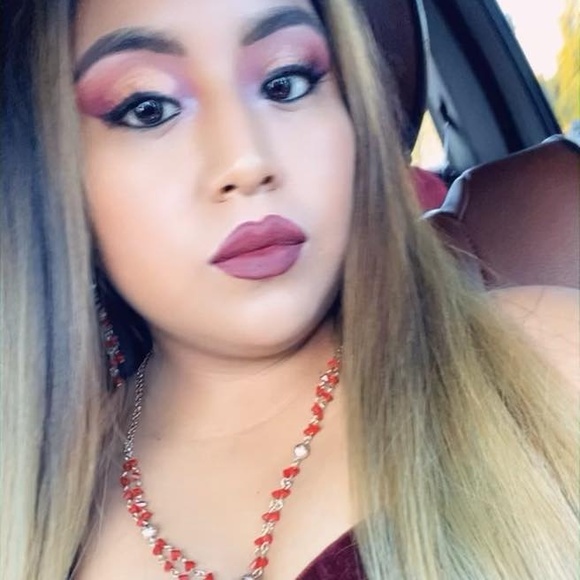 Profile Picture of Alexa Miranda (@tamariz07) on Poshmark