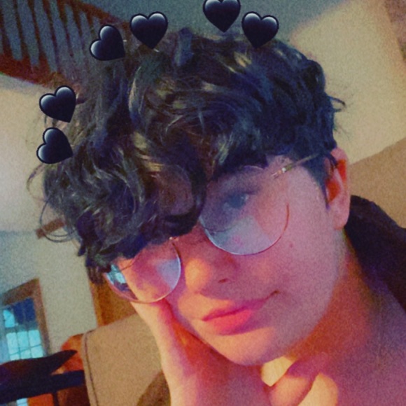 Profile Picture of Lou Mikucki (@lunatic2020) on Poshmark