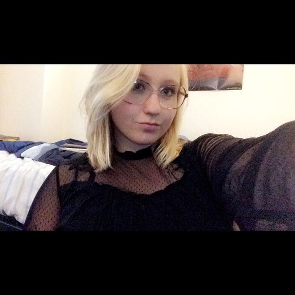 Profile Picture of Lily Dorrell (@lilyanne5) on Poshmark