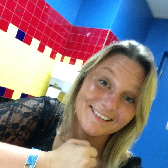 Profile Picture of Katelyn Kuhn (@kmariebyrd13) on Poshmark