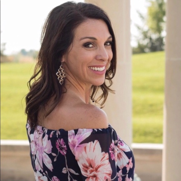 Profile Picture of Melanie Klenke (@melaniek717) on Poshmark