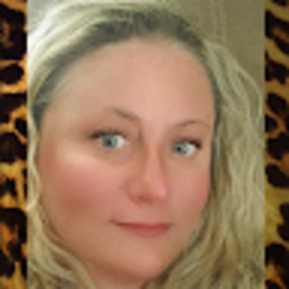 Profile Picture of Erica Goncalves (@ericagoncalves) on Poshmark