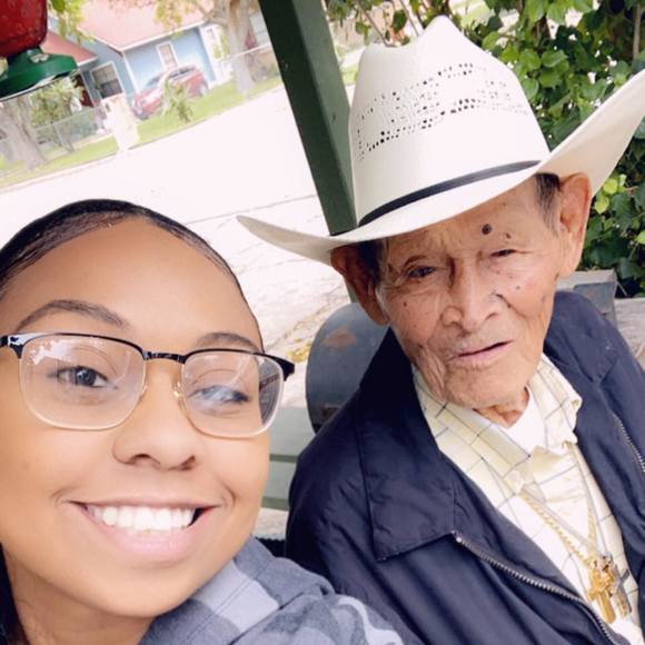 Profile Picture of Aishia Leyva (@aishia1107) on Poshmark