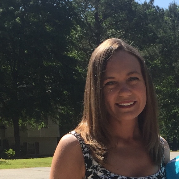 Profile Picture of Jessica Dietsch (@jessicadietsch) on Poshmark