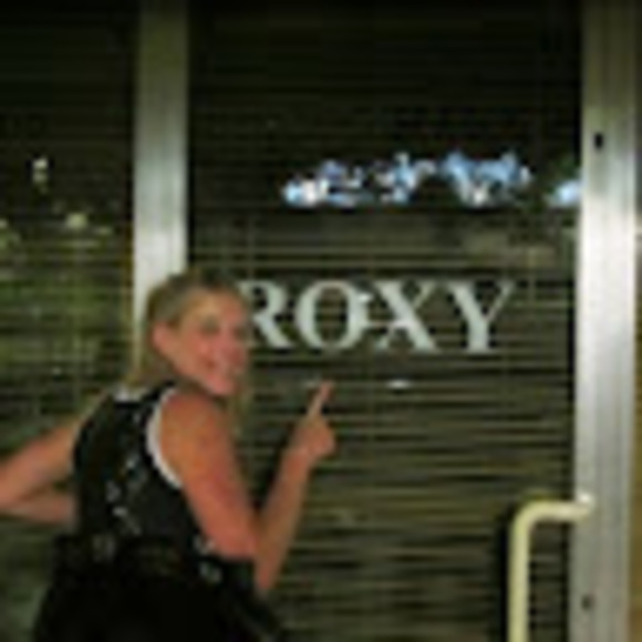 Profile Picture of Roxy Perry (@bartendersmix) on Poshmark