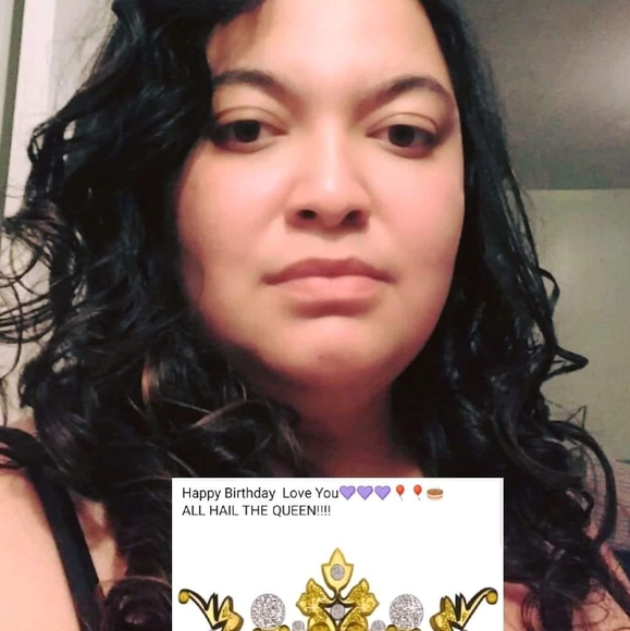 Profile Picture of Ashley Messer (@queenam86) on Poshmark