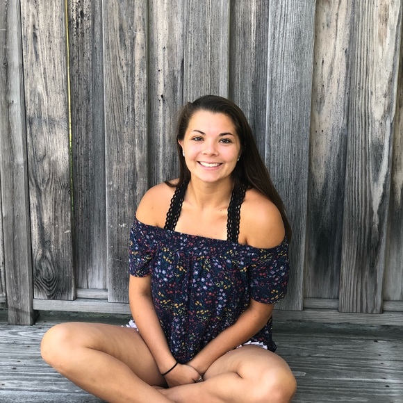 Profile Picture of Mckenna Gerchman (@mckennagerchman) on Poshmark
