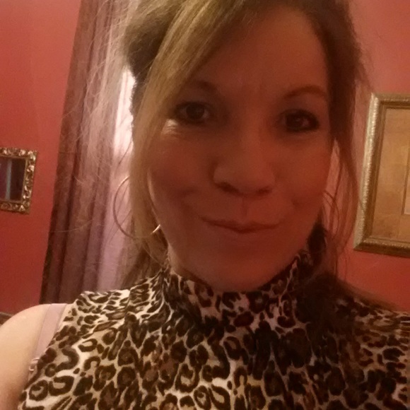 Profile Picture of Gisele Foster (@gis56fos) on Poshmark