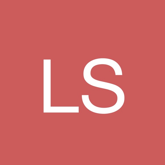 Profile Picture of Lisa Schroeder (@lisas_s) on Poshmark