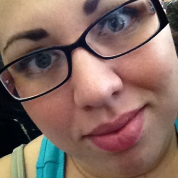 Profile Picture of Stephanie Olver (@solver84) on Poshmark