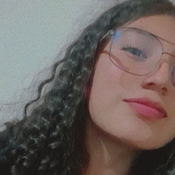 Profile Picture of Gloria Quito (@quitogloria927) on Poshmark