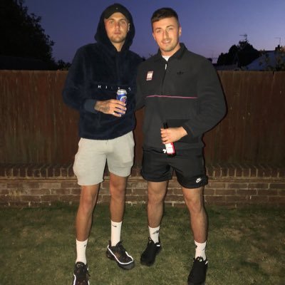 Profile Picture of B (@brad1998head) on Twitter