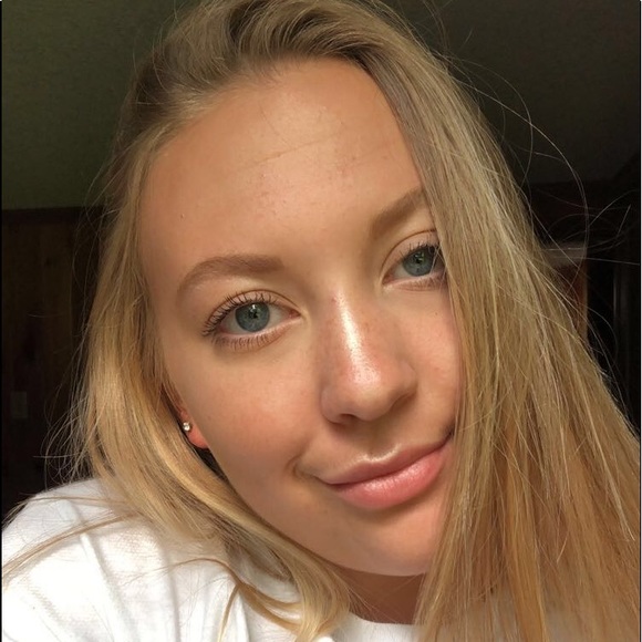 Profile Picture of Lily Schreder (@lschreder) on Poshmark