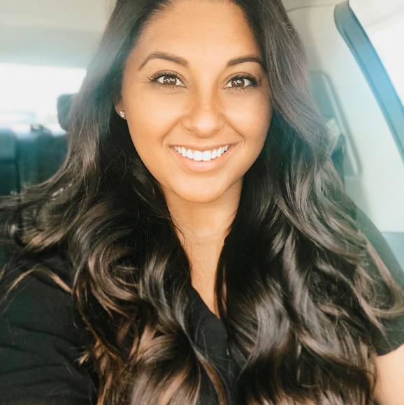 Profile Picture of Laura Zeidan (@laurabz) on Poshmark