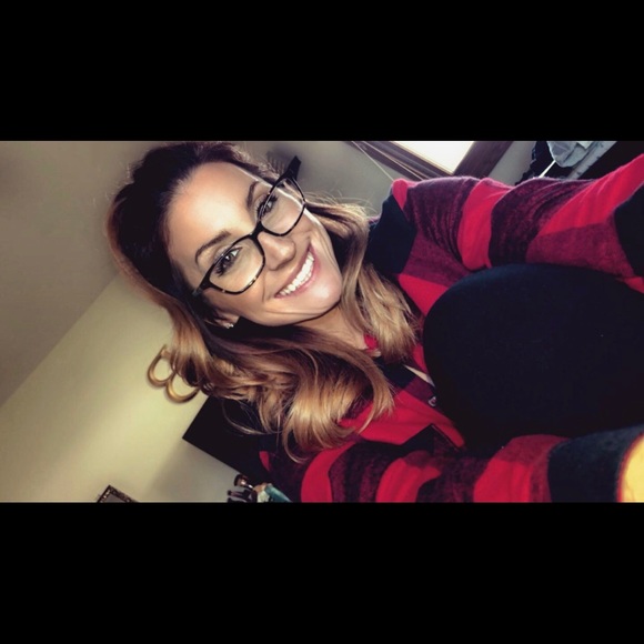 Jennifer Greving - Poshmark Profile Picture of Jennifer Greving (@_jennjean_) on Poshmark