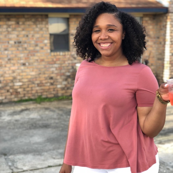 Profile Picture of Leah Jarrell (@leahjarrell15) on Poshmark