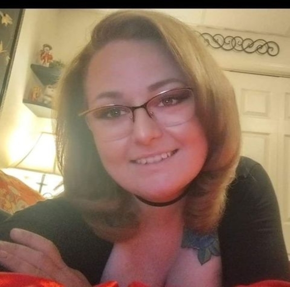 Profile Picture of April Ensor (@aprilmaniac420) on Poshmark