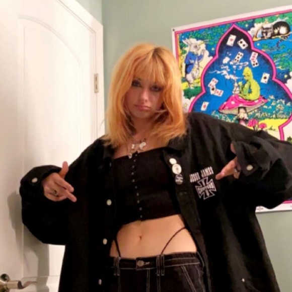 Profile Picture of Scata Rosengren (@scata) on Poshmark